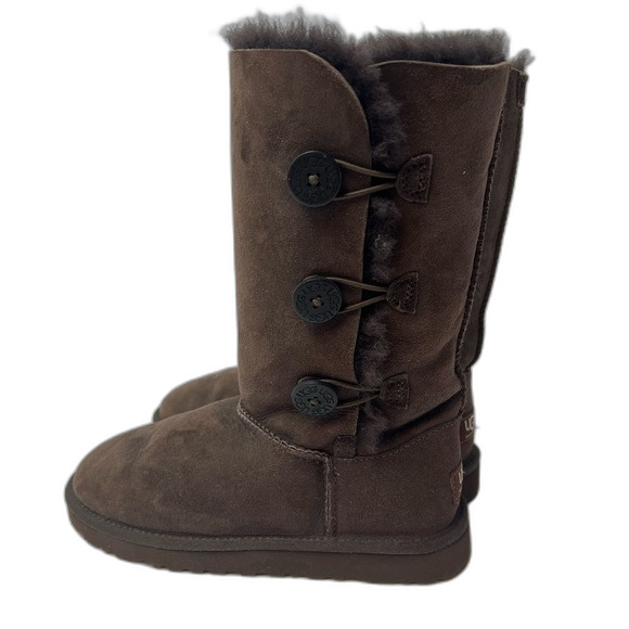 UGG Bailey Button Triplet ll Boot Brown Kids 3 New - Picture 2 of 9